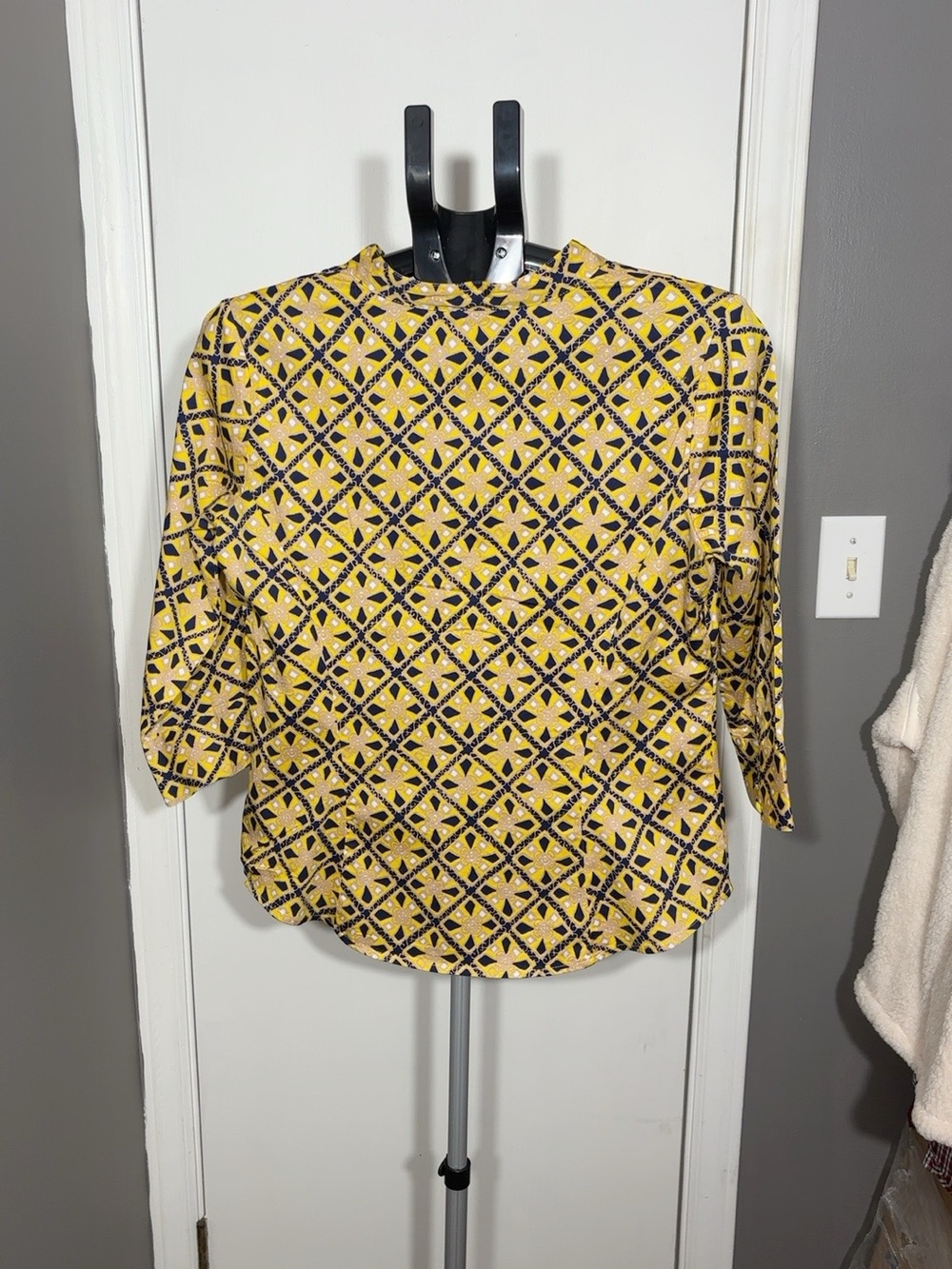 Talbots Petites M Yellow Navy Geometric Wrap Stretch Blouse - Picture 5 of 5